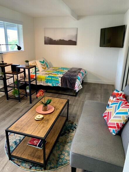 Building Photo - 2414 N Alvarado St