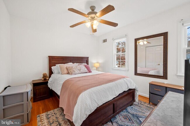 Building Photo - 13625 Middlevale Ln