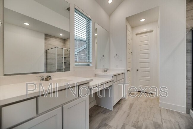 Building Photo - 405 Yellowstone Dr