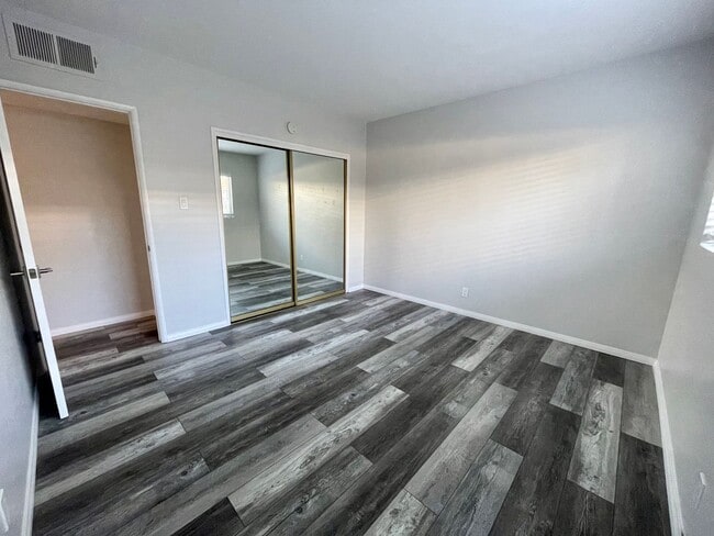Building Photo - AVAILABLE NOW!!! Charming 1 Bed / 1 Bath apartment in PALM SPRINGS!