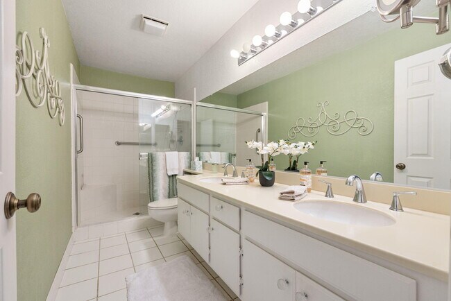 Building Photo - 41484 Woodhaven Dr N