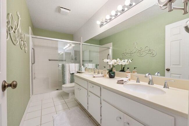 Building Photo - 41484 Woodhaven Dr W