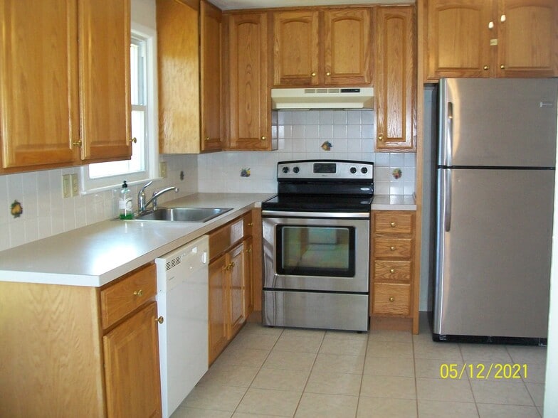 Kitchen - 75 Post Oak Rd