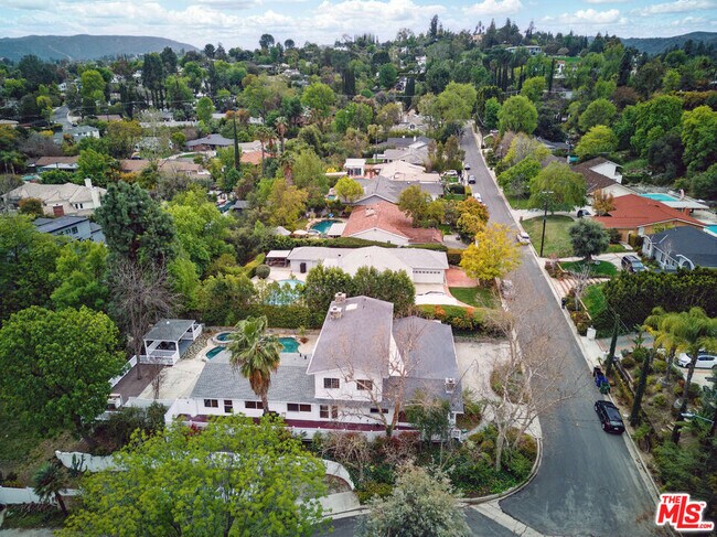 Building Photo - 5220 Melvin Ave