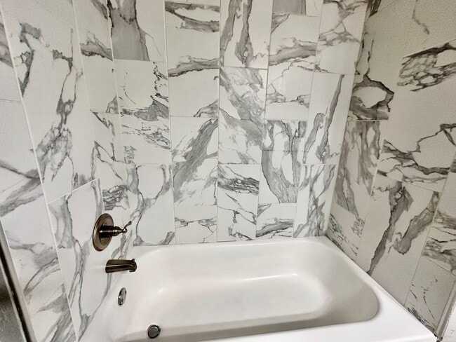 Building Photo - 3 Bed Home OKC - Move in Deposit-Free! (If Qualified)