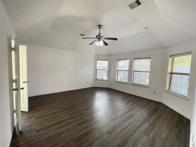 Building Photo - 26503 Grey Sparrow Dr