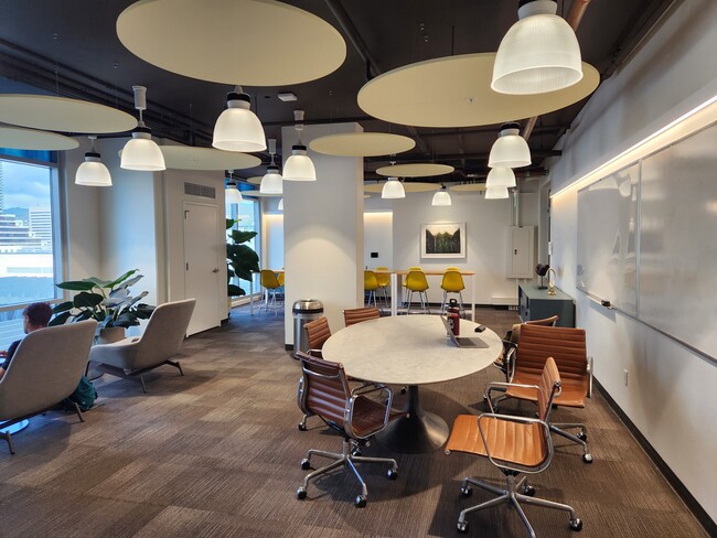 Building Photo - 988 Halekauwila St