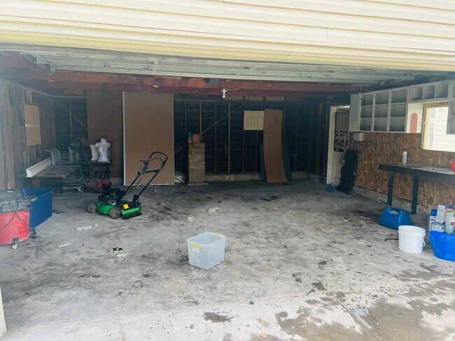 Building Photo - Newly remodeled home with 2nd kitchen in the basement