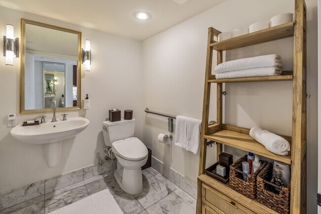 Building Photo - Spacious Waikiki Studio, One Block From Fort Derussy Beach