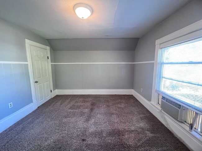 Building Photo - Cute 3 Bedroom home close to medical mile