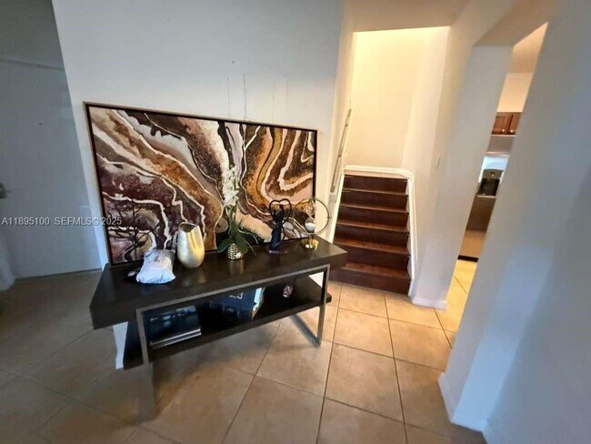 Building Photo - 8800 NW 107 Ct