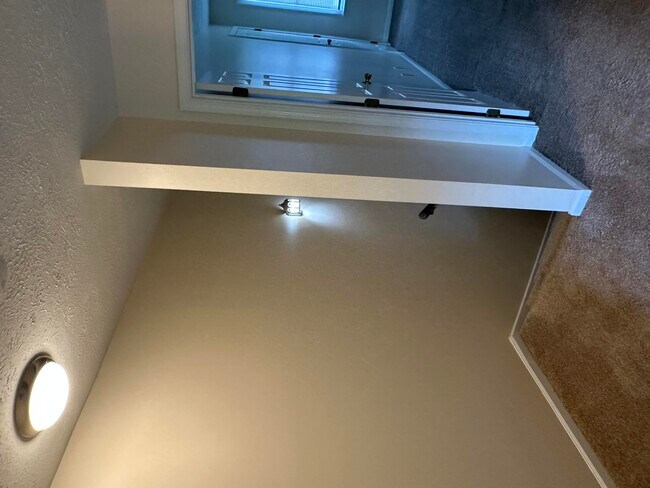 Building Photo - 165 Landings Dr