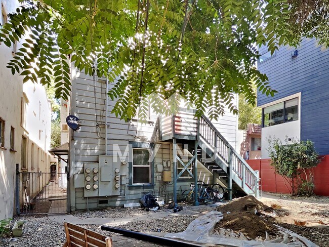 Building Photo - 1624 P St Apt 3