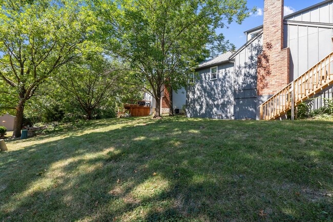 Building Photo - Spacious Overland Park 4 Bedroom Home - Av...