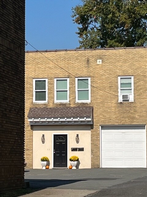 Building Photo - 85 N Main St