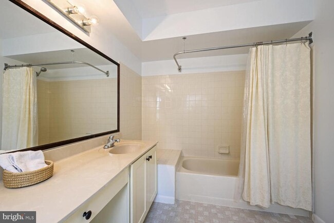 Building Photo - 103 Sequoia Ct