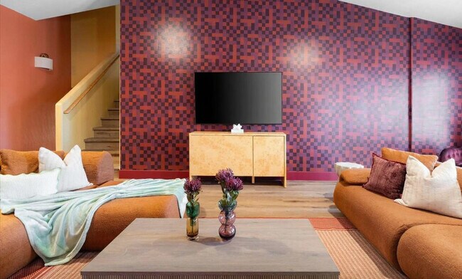 Building Photo - 2431 E Laurel St