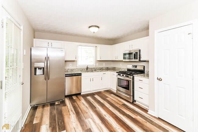 Building Photo - 260 Austin Dr