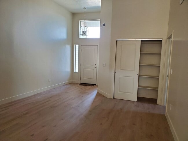 Building Photo - Mountain Vista Townhome