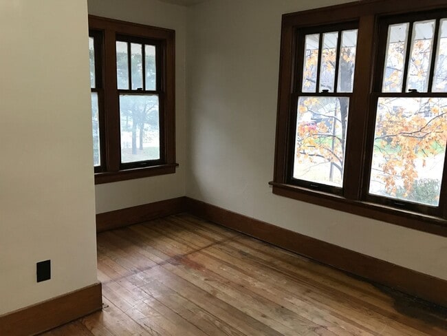 Building Photo - Spacious 4 Bedroom Home - Northside of Hol...