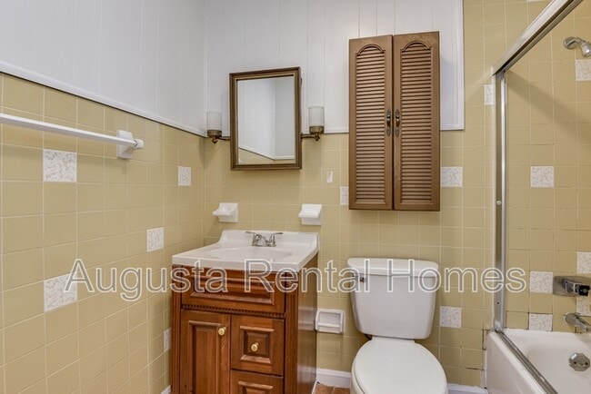 Building Photo - 3330 Young Forest Dr