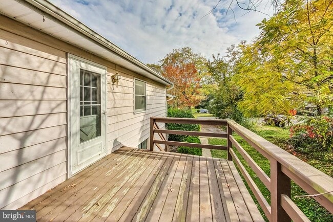 Building Photo - 412 Walnut Dr