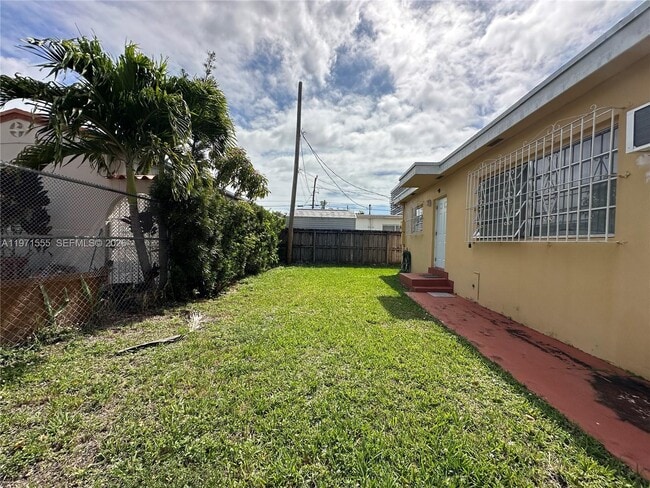 Building Photo - 3035 SW 27th Terrace