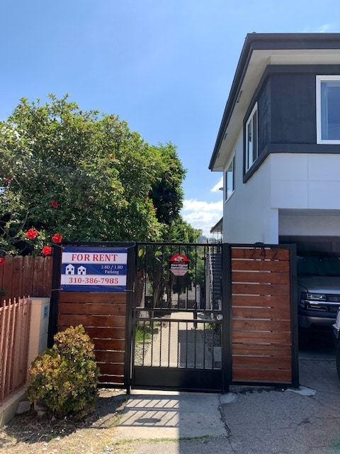 FRONT GATE - 1242 N Westmoreland Ave