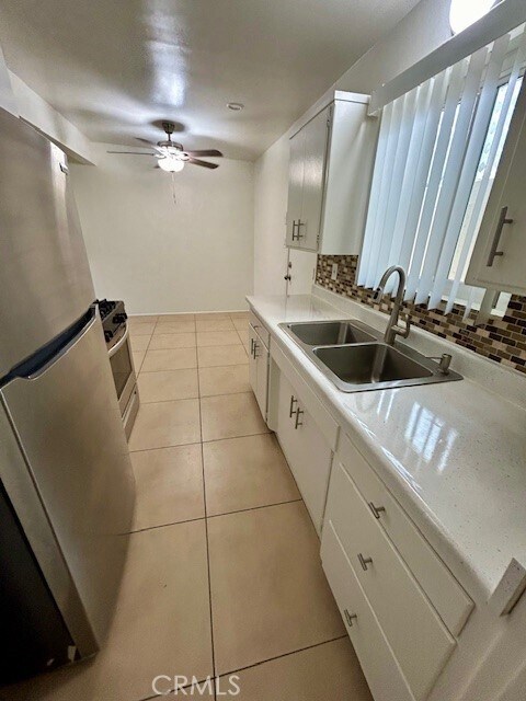 Building Photo - 37111 Cathedral Canyon Dr