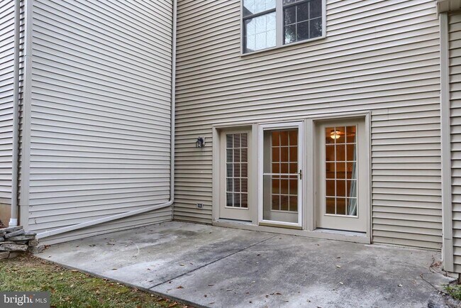 Building Photo - 712 Creekside Dr