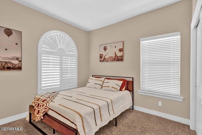 Building Photo - 172 N Manzanita Dr