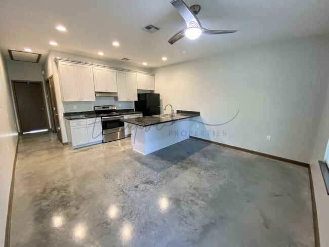 Building Photo - 144 Arlington Dr