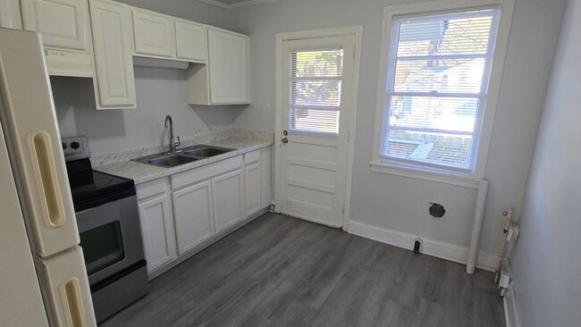 Building Photo - broo3232