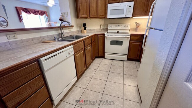 Building Photo - 1 Bed/1 Bath Upstairs Executive **Move In ...