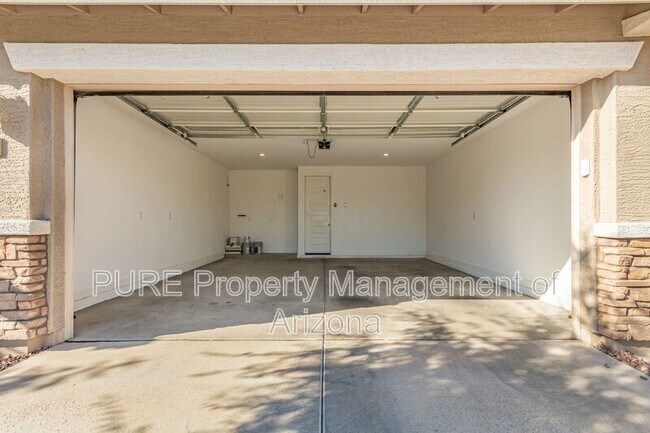 Building Photo - 9206 W Roma Ave