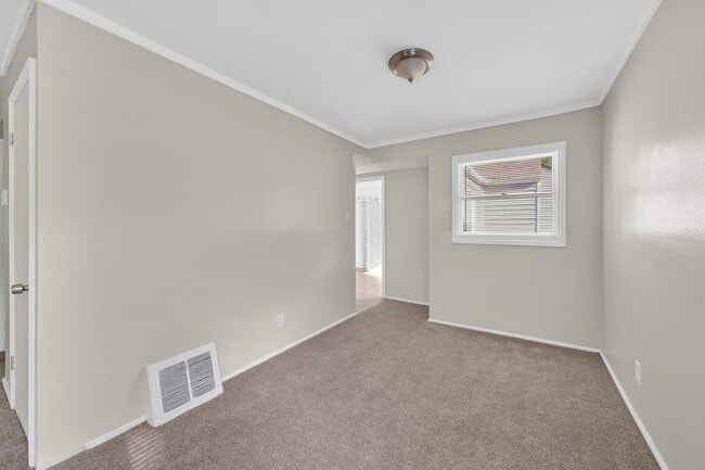 Building Photo - 115 Spring Garden Dr