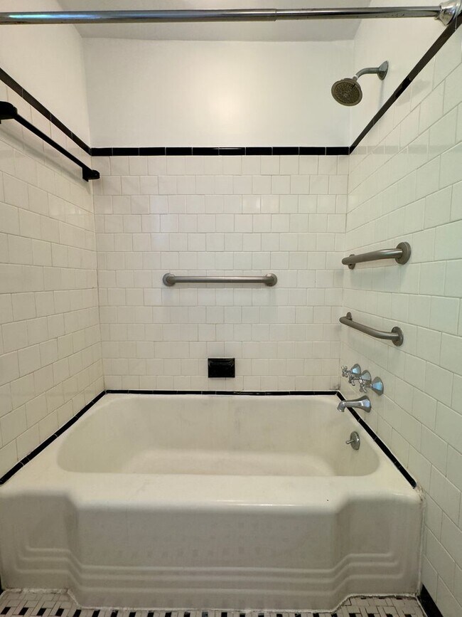 Building Photo - Charming 3 Bedroom/1 Bathroom Townhome in Rodgers Forge Neighborhood, MD!