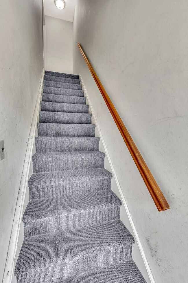 Building Photo - 55 Gill Ln