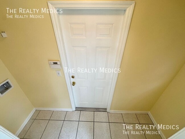 Building Photo - 2719 Crane's Cove Dr