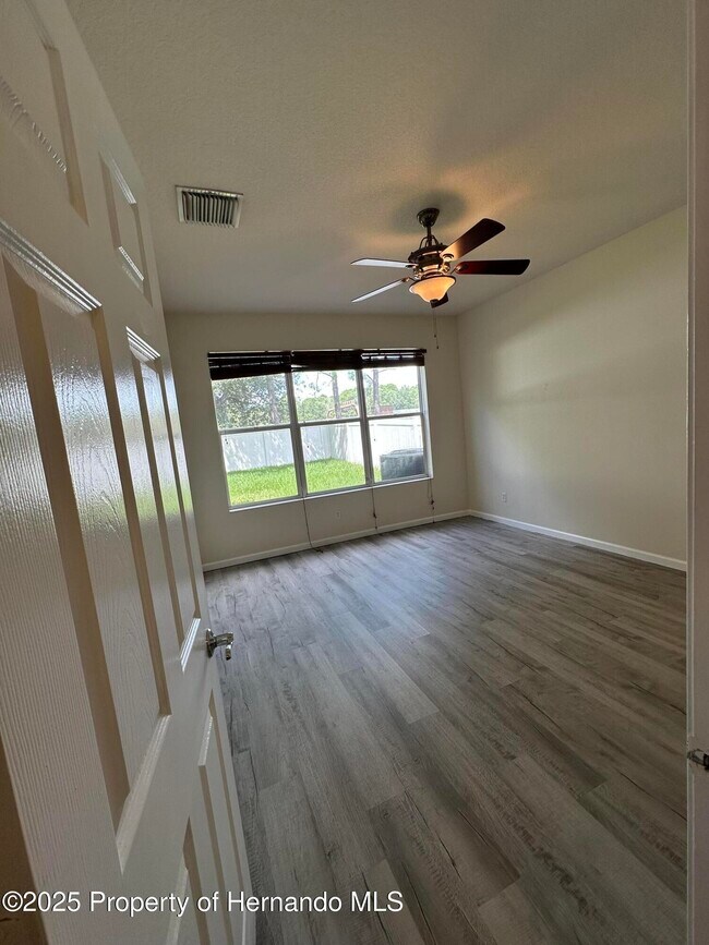 Building Photo - 14227 Wake Robin Dr