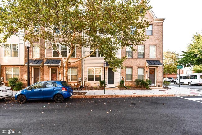 Building Photo - 608 Parkside Pl NE