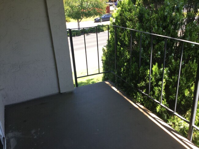 Building Photo - Cute upper-level 1bd. in Rohnert Park ~ Av...