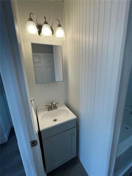 Building Photo - 318 Elm St