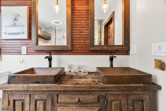 Building Photo - 363 Lakeside Blvd