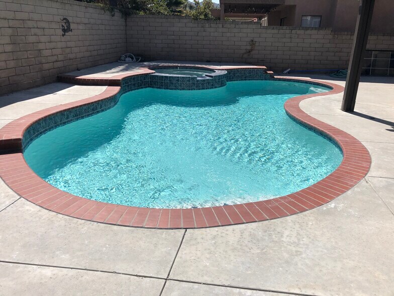 Building Photo - 15550 La Entrada Dr