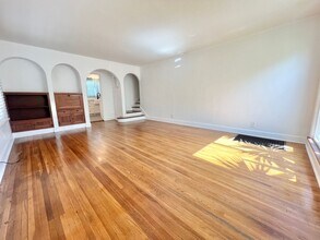 Building Photo - 45 65th Pl