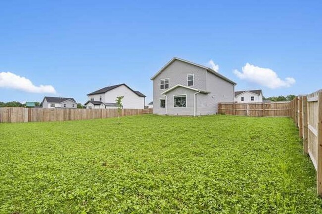 Building Photo - Beautiful 4 Bedroom | 3 Bathroom | 2 Car G...