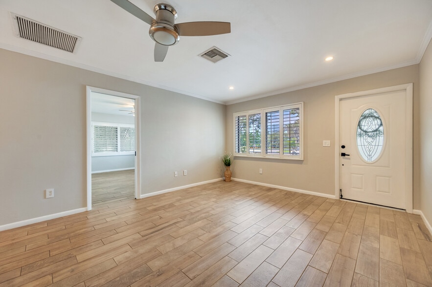 Building Photo - 1759 Azalea Ln