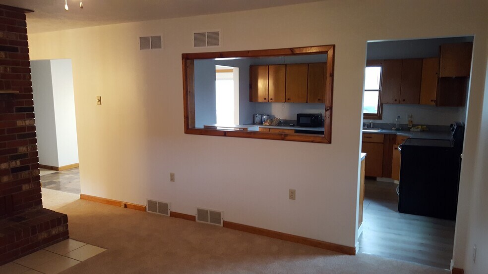 Building Photo - 404 Plain Grove Rd