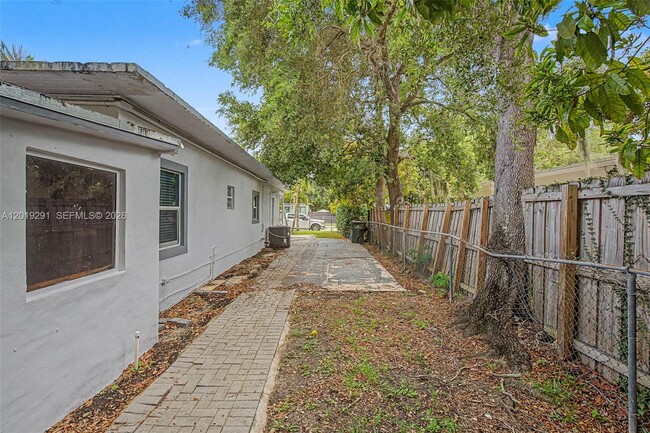 Building Photo - 5917 SW 62nd Terrace